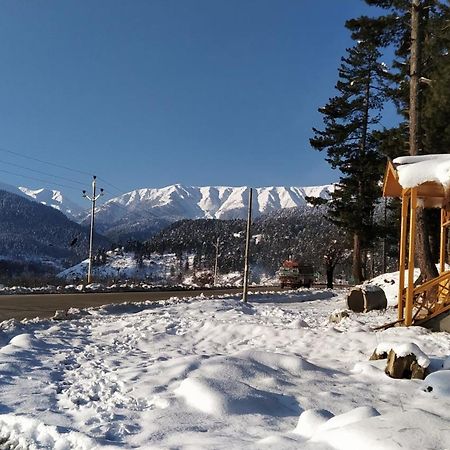 Everest Guest House Gulmarg Eksteriør billede