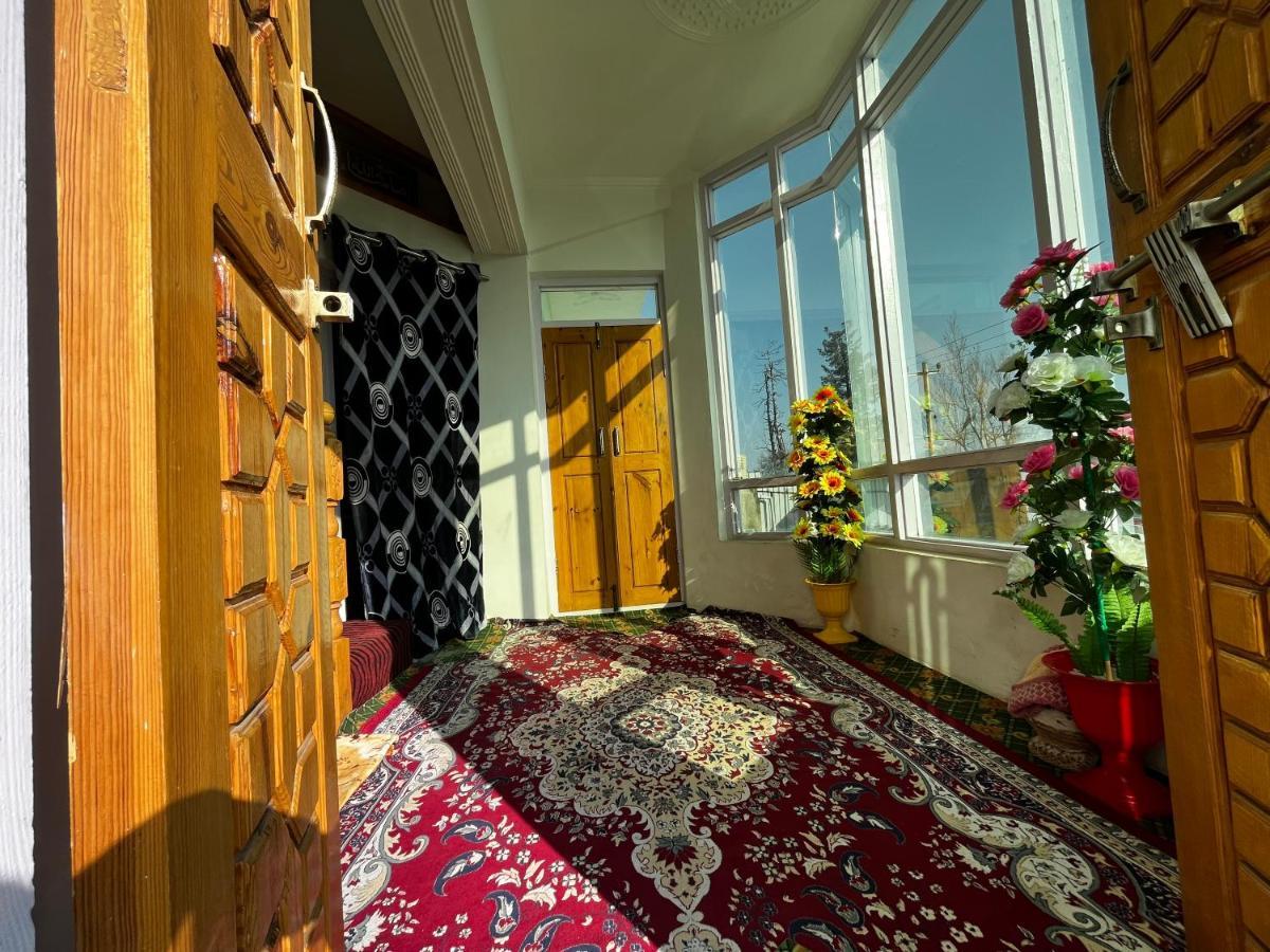 Everest Guest House Gulmarg Eksteriør billede