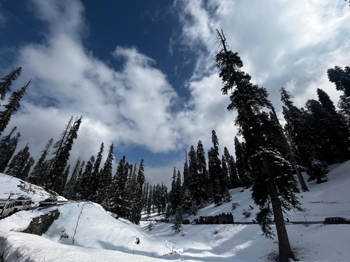 Everest Guest House Gulmarg Eksteriør billede