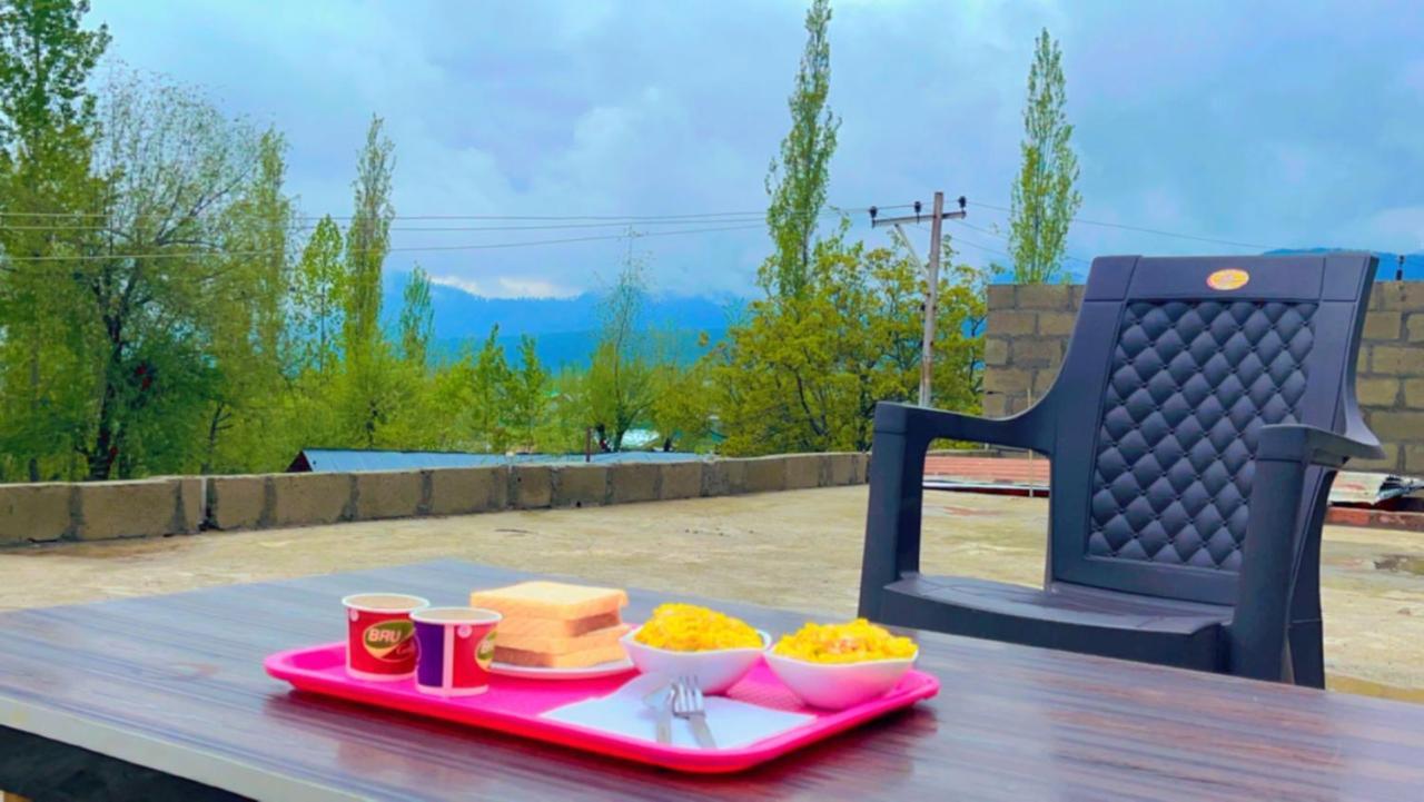 Everest Guest House Gulmarg Eksteriør billede