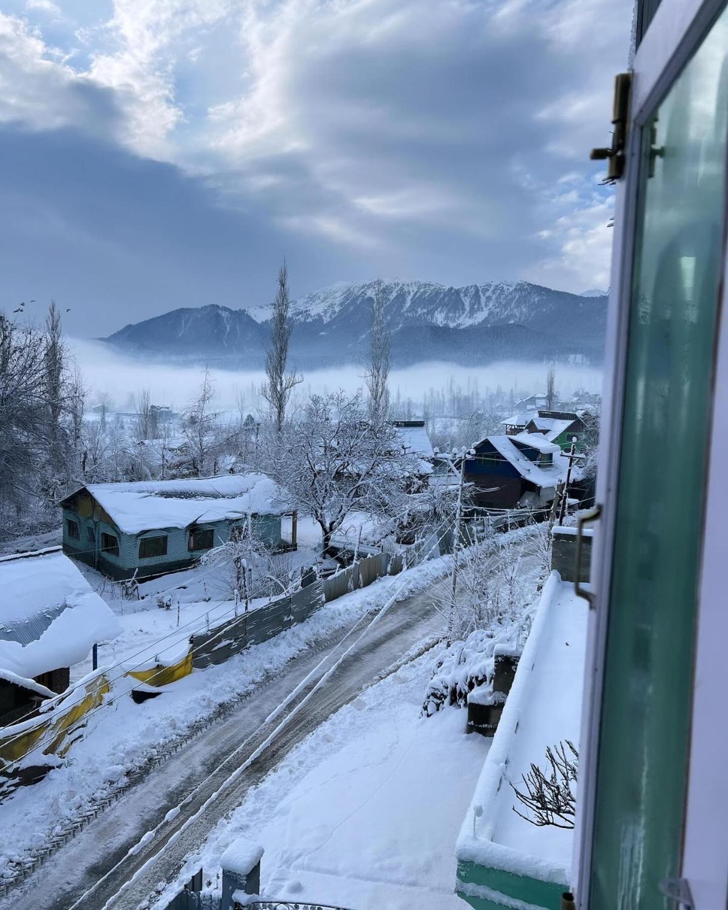 Everest Guest House Gulmarg Eksteriør billede