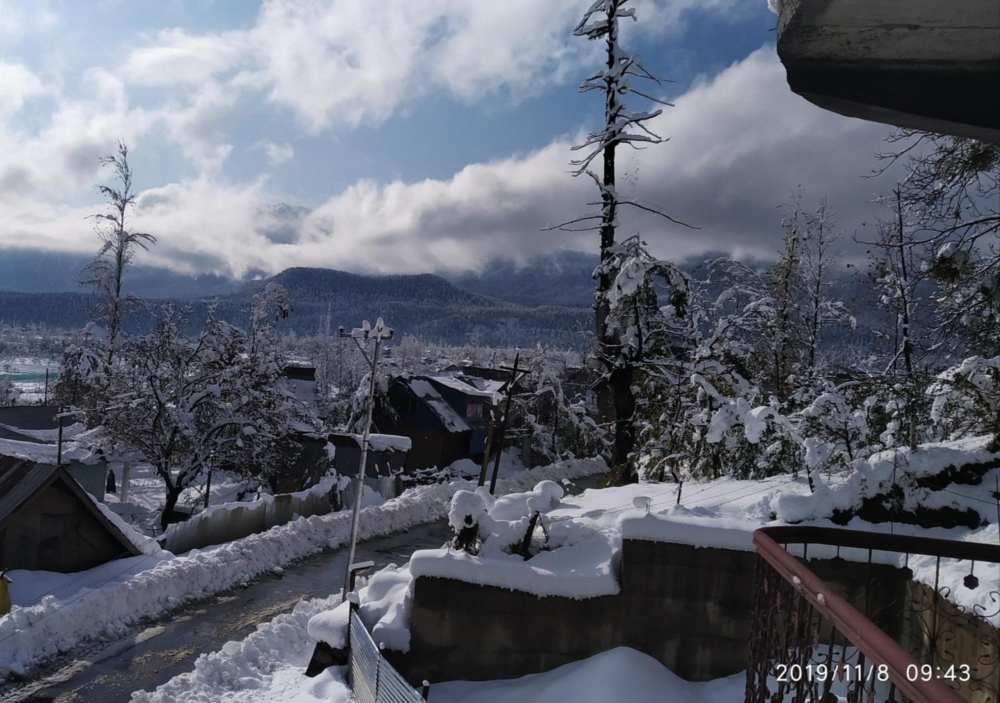 Everest Guest House Gulmarg Eksteriør billede