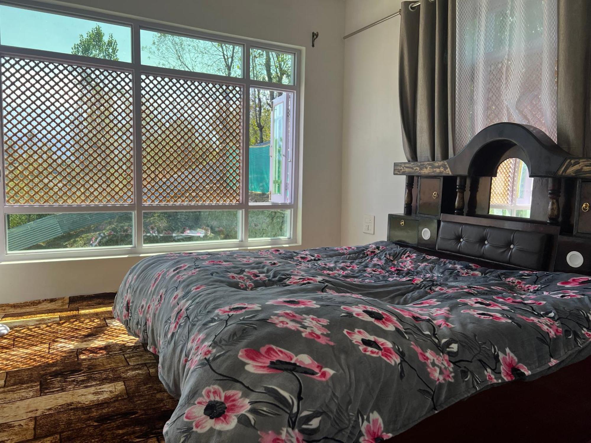 Everest Guest House Gulmarg Eksteriør billede