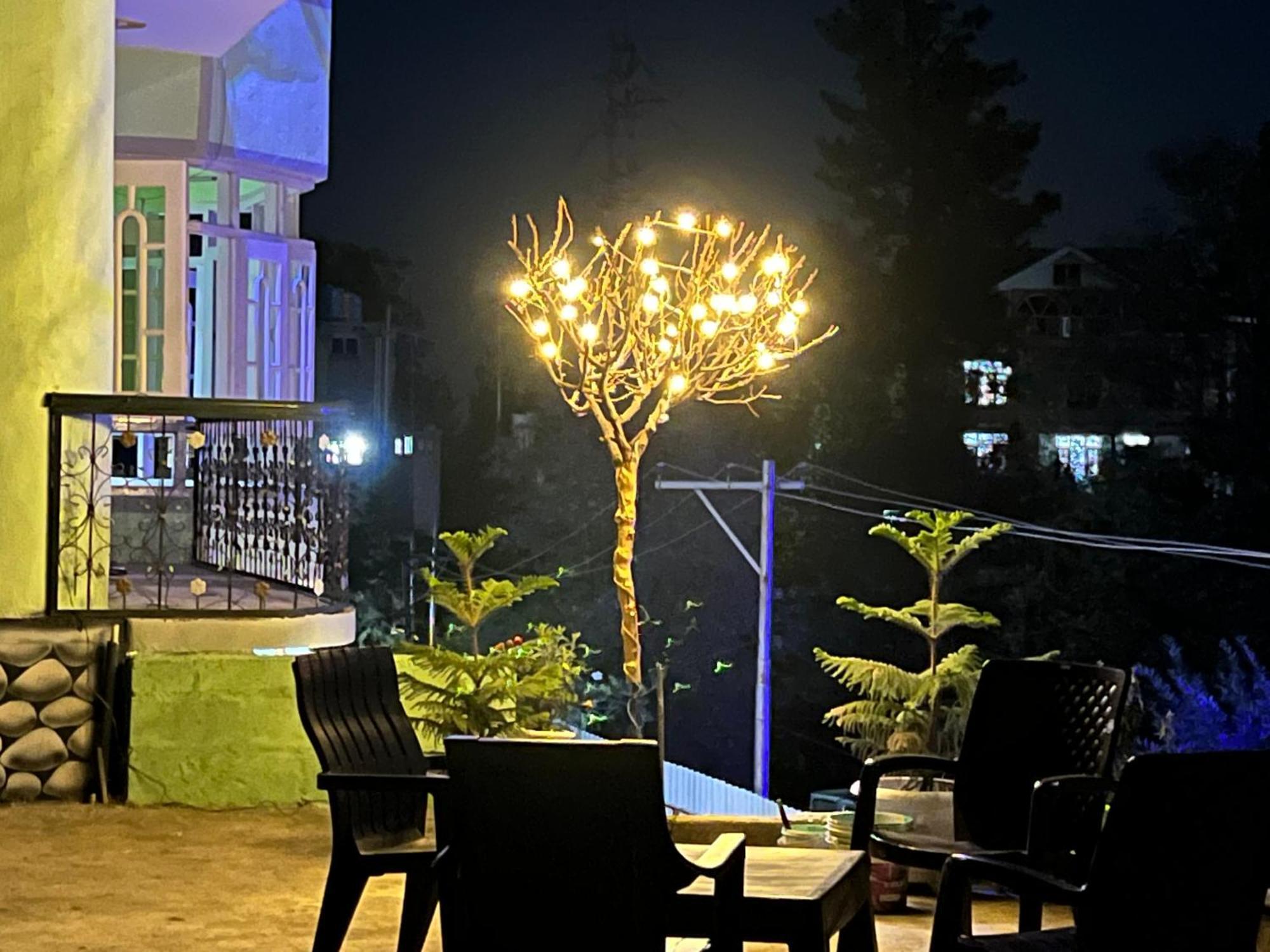 Everest Guest House Gulmarg Eksteriør billede