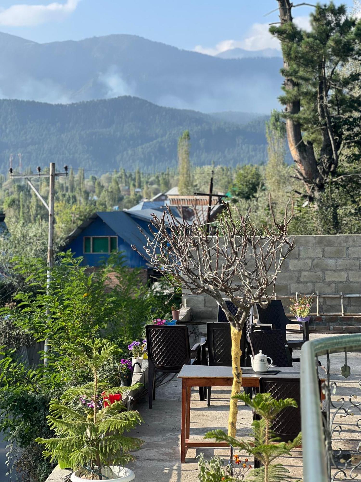 Everest Guest House Gulmarg Eksteriør billede