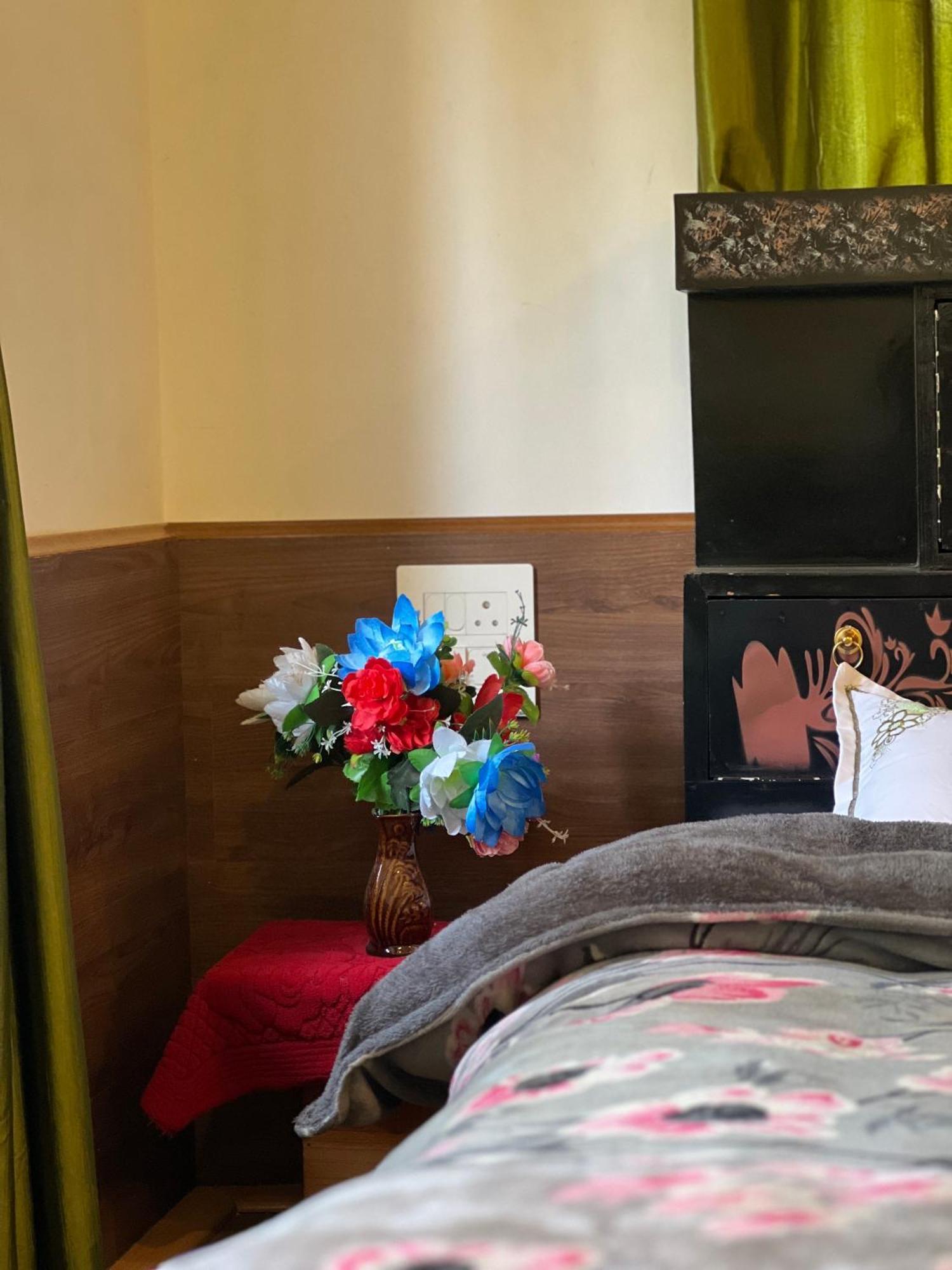 Everest Guest House Gulmarg Eksteriør billede