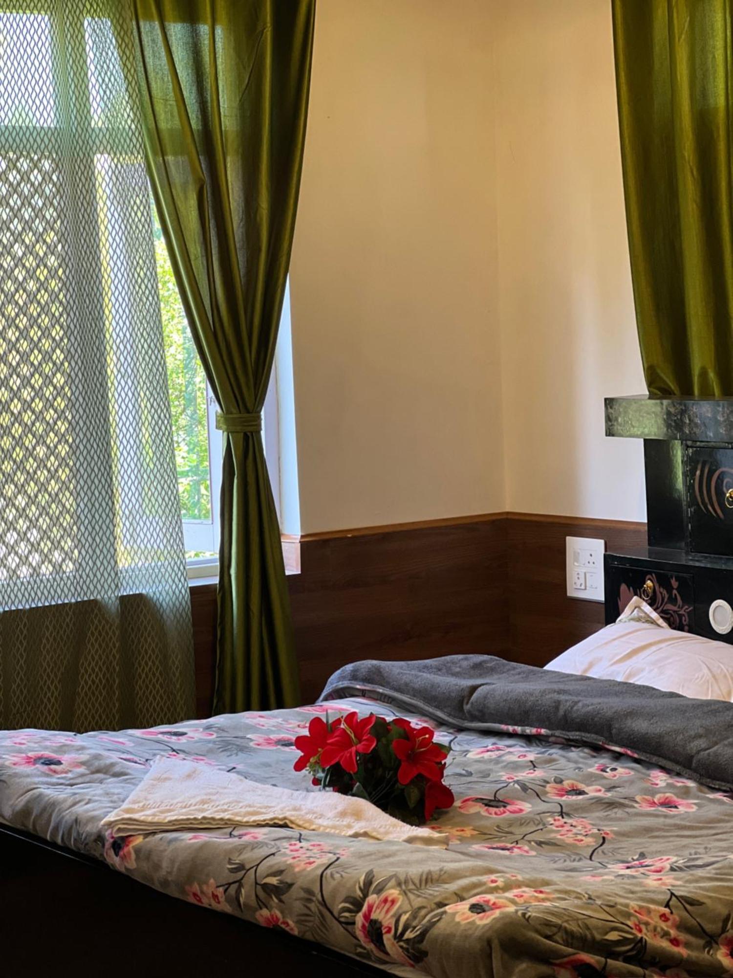 Everest Guest House Gulmarg Eksteriør billede