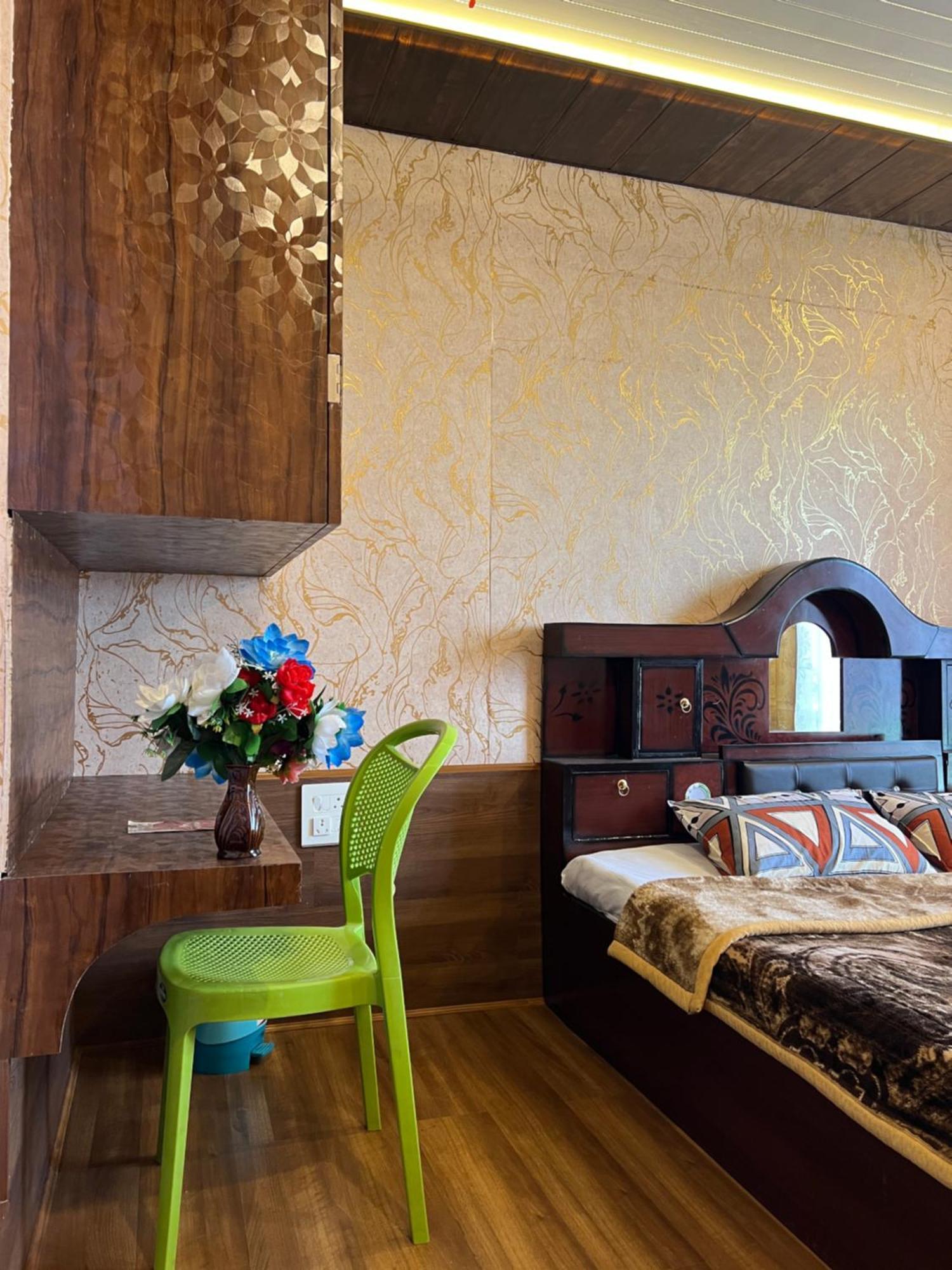 Everest Guest House Gulmarg Eksteriør billede