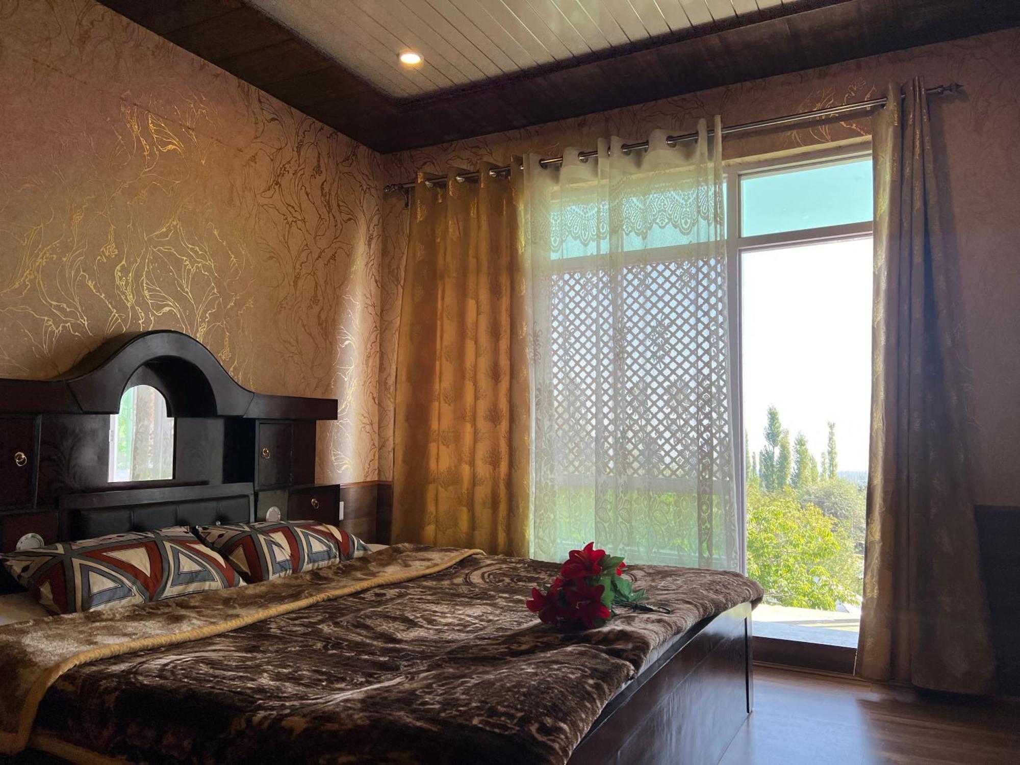 Everest Guest House Gulmarg Eksteriør billede