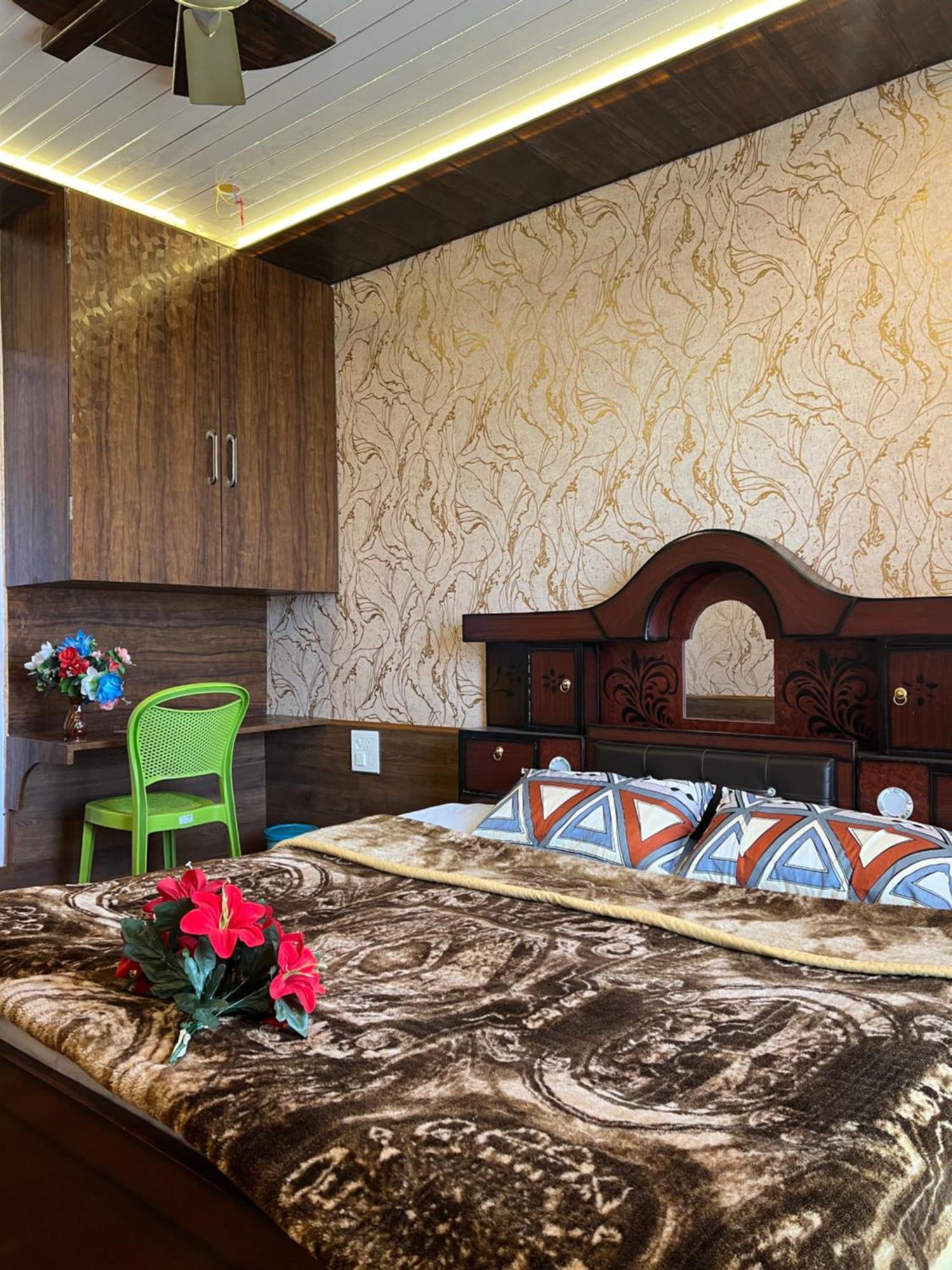 Everest Guest House Gulmarg Eksteriør billede