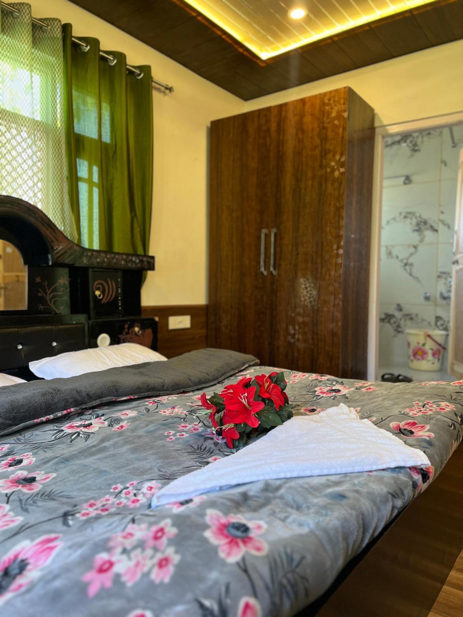 Everest Guest House Gulmarg Eksteriør billede
